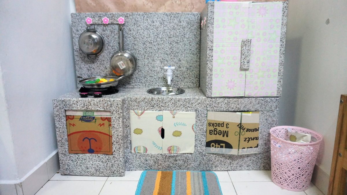 Ibu Ayah Ini DIY Dapur  Mainan Anak Dengan Modal Hanya RM50 